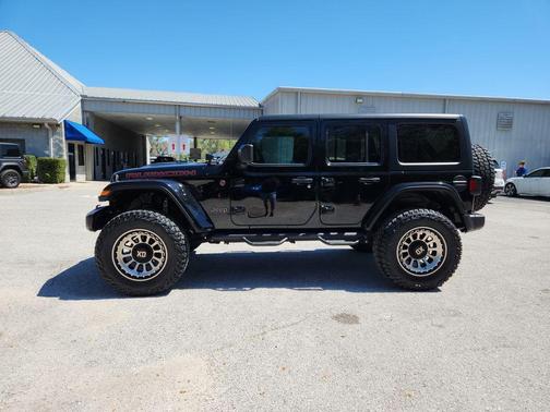 Black Clearcoat 2023 Jeep Wrangler Rubicon