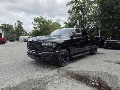 Diamond Black Crystal Pearlcoat 2026 RAM 1500 Express