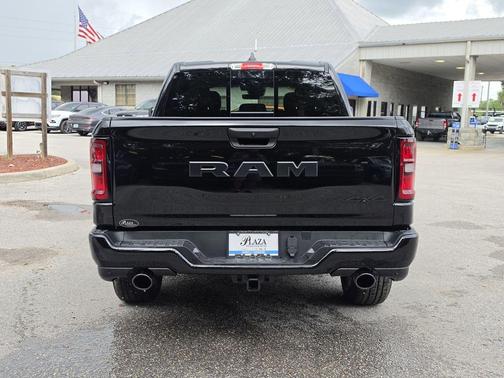 Diamond Black Crystal Pearlcoat 2026 RAM 1500 Express
