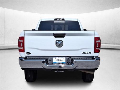 2024 RAM 2500 Tradesman Crew Cab 4x4 6'4' Box