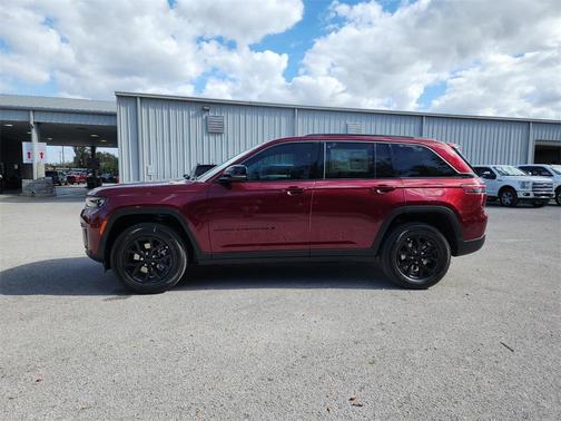 2026 Jeep Grand Cherokee Altitude