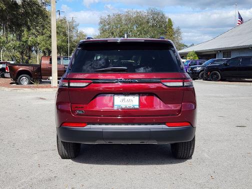 2026 Jeep Grand Cherokee Altitude