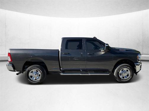 2024 RAM 2500 Tradesman Crew Cab 4x4 6'4' Box
