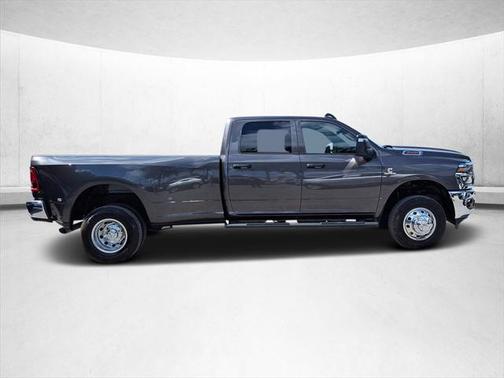 2025 RAM 3500 Tradesman Crew Cab 4x4 8' Box