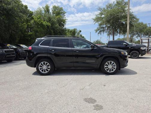 Diamond Black Crystal Pearlcoat 2022 Jeep Cherokee Latitude Lux