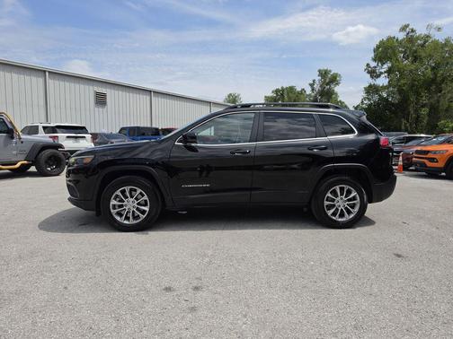 Diamond Black Crystal Pearlcoat 2022 Jeep Cherokee Latitude Lux