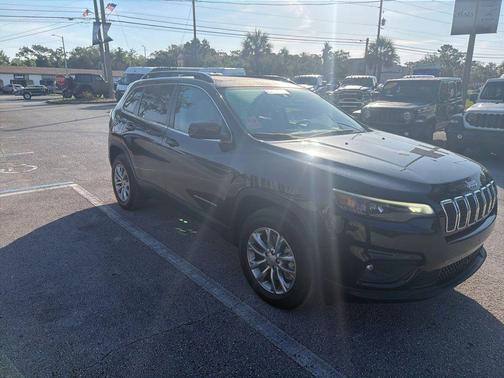 Diamond Black Crystal Pearlcoat 2022 Jeep Cherokee Latitude Lux