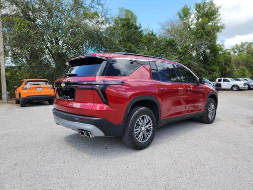 Radiant Red Tintcoat 2025 Chevrolet Traverse LT
