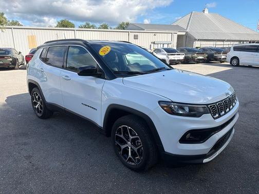 Bright White Clearcoat 2024 Jeep Compass Limited