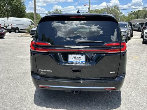 Diamond Black 2024 Chrysler Pacifica L