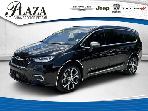 Diamond Black 2024 Chrysler Pacifica L