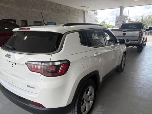 White Clearcoat 2018 Jeep Compass Latitude