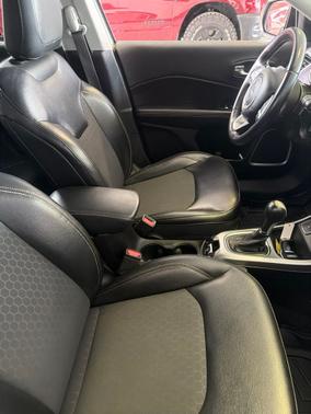 White Clearcoat 2018 Jeep Compass Latitude