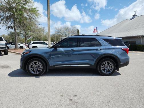 Vapor Blue Metallic 2025 Ford Explorer Active