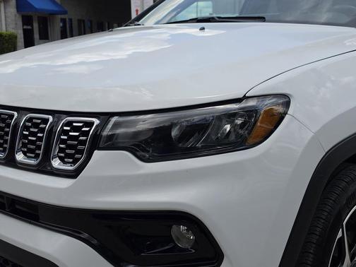 Bright White Clearcoat 2025 Jeep Compass Limited