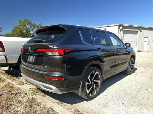 2022 Mitsubishi Outlander SE