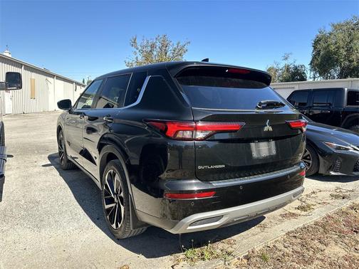 2022 Mitsubishi Outlander SE