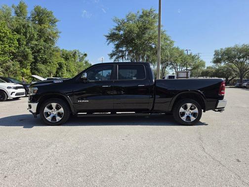 Diamond Black Crystal Pearlcoat 2021 RAM 1500 Laramie
