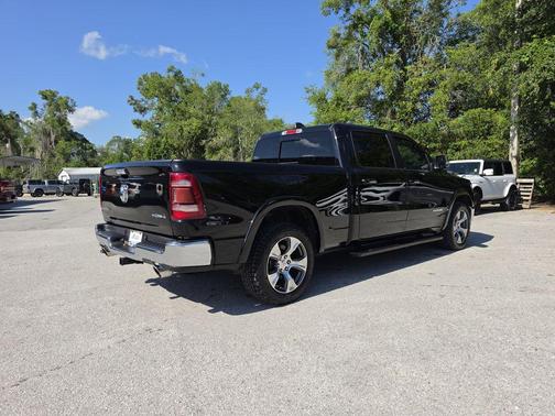 Diamond Black Crystal Pearlcoat 2021 RAM 1500 Laramie