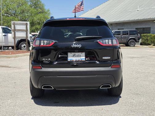 Diamond Black Crystal Pearlcoat 2022 Jeep Cherokee Latitude Lux
