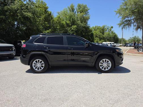 Diamond Black Crystal Pearlcoat 2022 Jeep Cherokee Latitude Lux