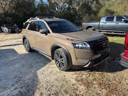 2023 Nissan Pathfinder Platinum FWD