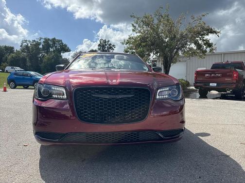 2023 Chrysler 300 Touring
