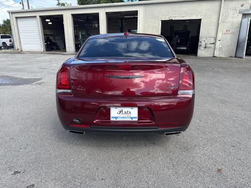 2023 Chrysler 300 Touring
