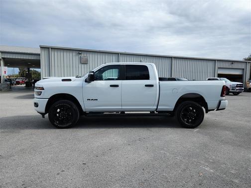 2025 RAM 2500 Big Horn Crew Cab 4x4 6'4' Box
