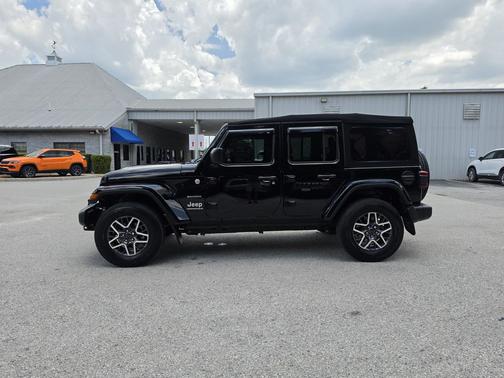 Black Clearcoat 2024 Jeep Wrangler Sahara