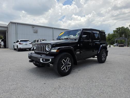 Black Clearcoat 2024 Jeep Wrangler Sahara