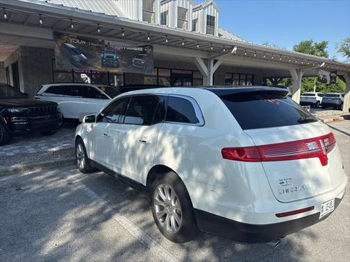 2013 Lincoln MKT Base