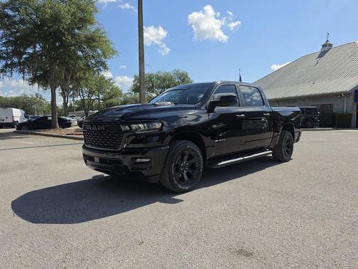 Diamond Black Crystal Pearlcoat 2026 RAM 1500 Express