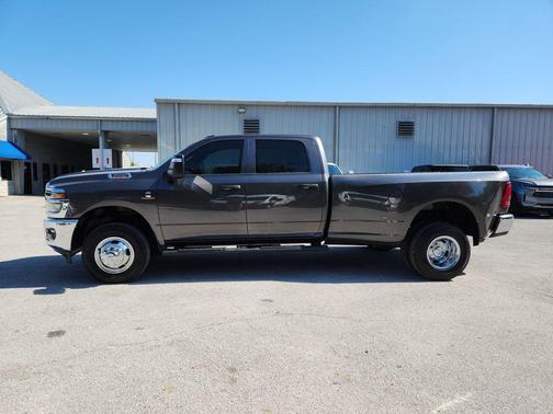 2026 RAM 3500 Tradesman Crew Cab 4x4 8' Box
