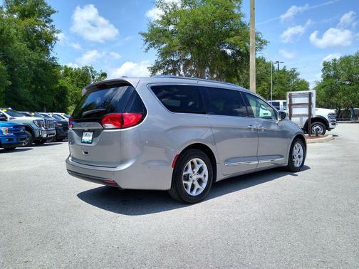 Billet Silver Metallic Clearcoat 2019 Chrysler Pacifica Touring-L Plus