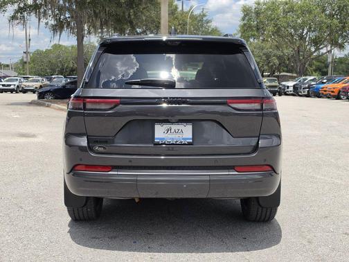 Gray Metallic 2026 Jeep Grand Cherokee Limited