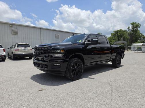 Diamond Black Crystal Pearlcoat 2026 RAM 2500 Big Horn Crew Cab 4x2 6'4' Box