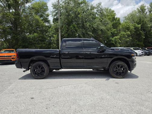 Diamond Black Crystal Pearlcoat 2026 RAM 2500 Big Horn Crew Cab 4x2 6'4' Box