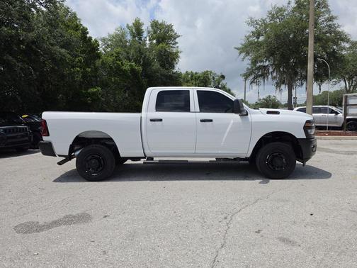 Bright White Clearcoat 2026 RAM 2500 Tradesman Crew Cab 4x4 6'4' Box