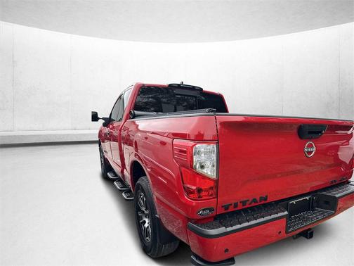 2023 Nissan Titan SV