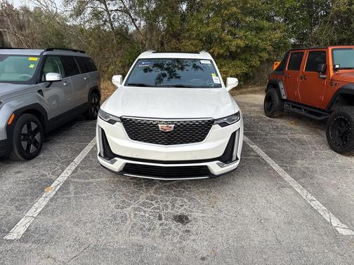 2023 Cadillac XT6 Luxury FWD