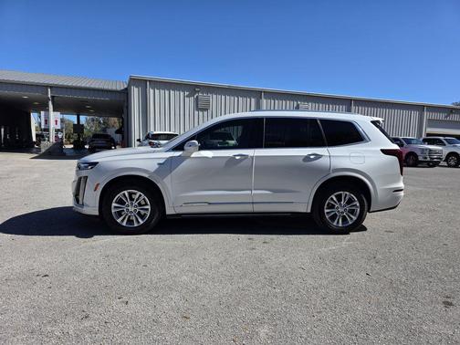 2023 Cadillac XT6 Luxury FWD