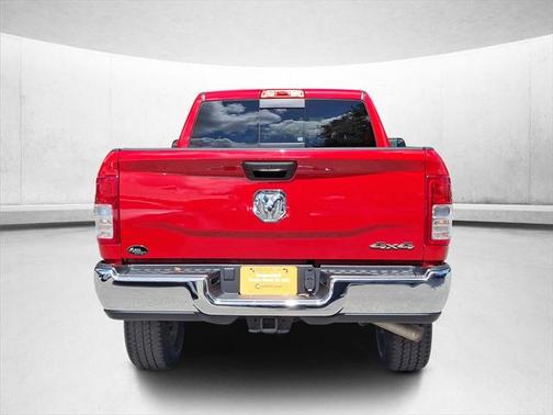 2022 RAM 2500 Tradesman Crew Cab 4x4 6'4' Box