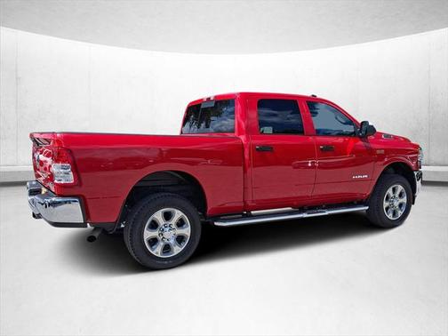 2022 RAM 2500 Tradesman Crew Cab 4x4 6'4' Box