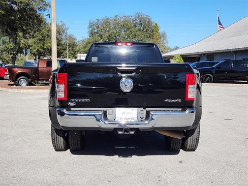 2024 RAM 3500 Big Horn Crew Cab 4x4 8' Box