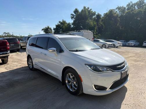 Bright White Clearcoat 2019 Chrysler Pacifica Limited