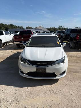 Bright White Clearcoat 2019 Chrysler Pacifica Limited