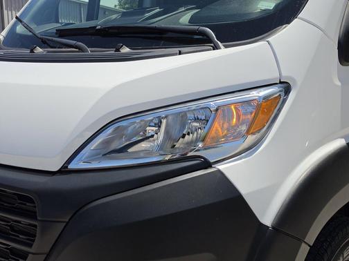 Bright White 2025 RAM ProMaster 2500 Tradesman