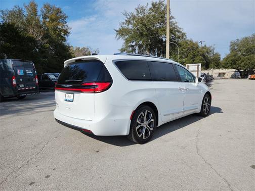 2024 Chrysler Pacifica L