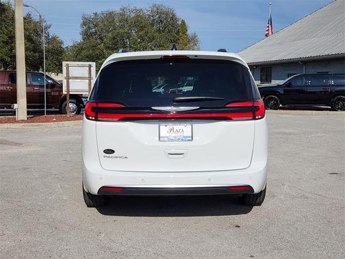 2024 Chrysler Pacifica L